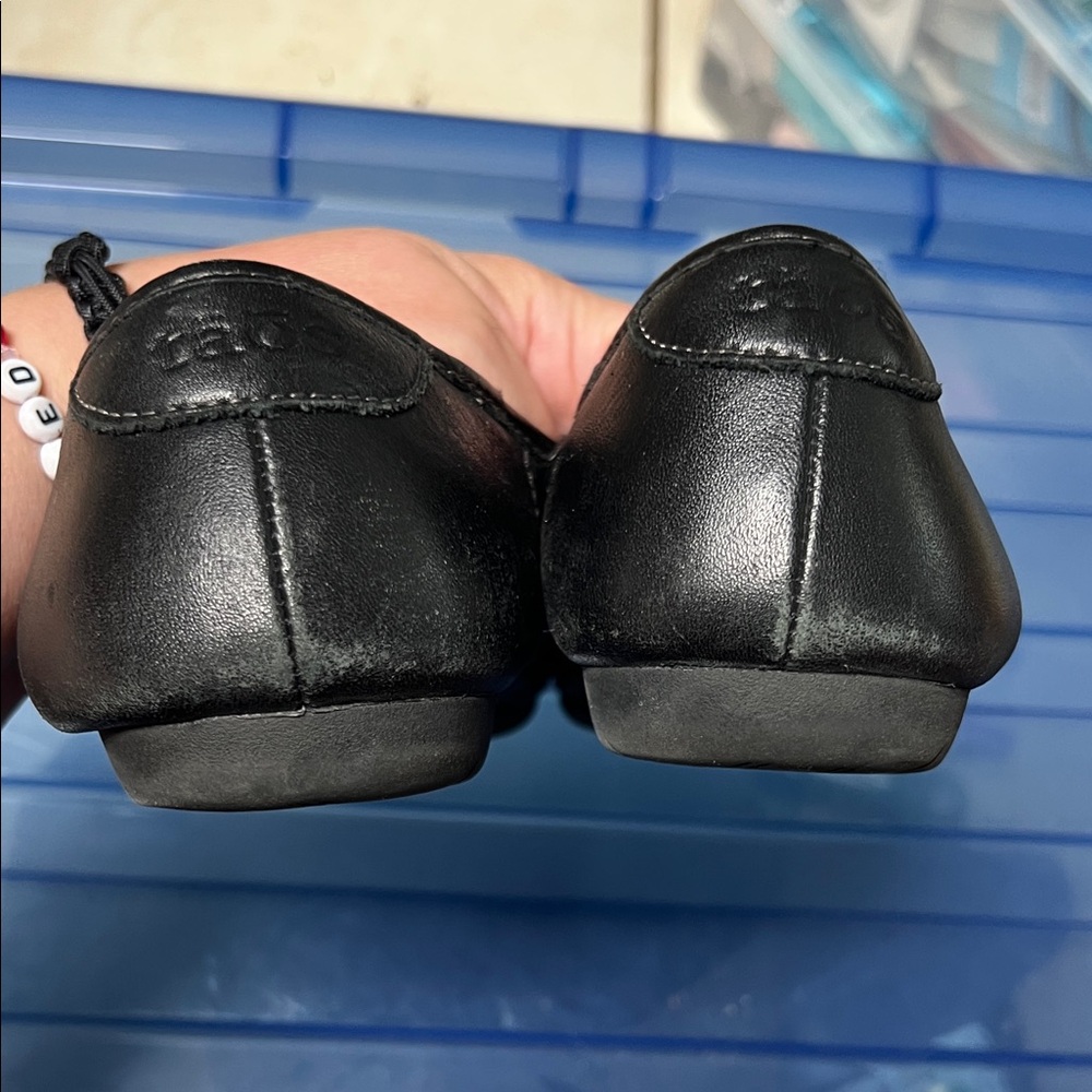 Taos Rascal Black Leather Flats - Picture 3 of 5